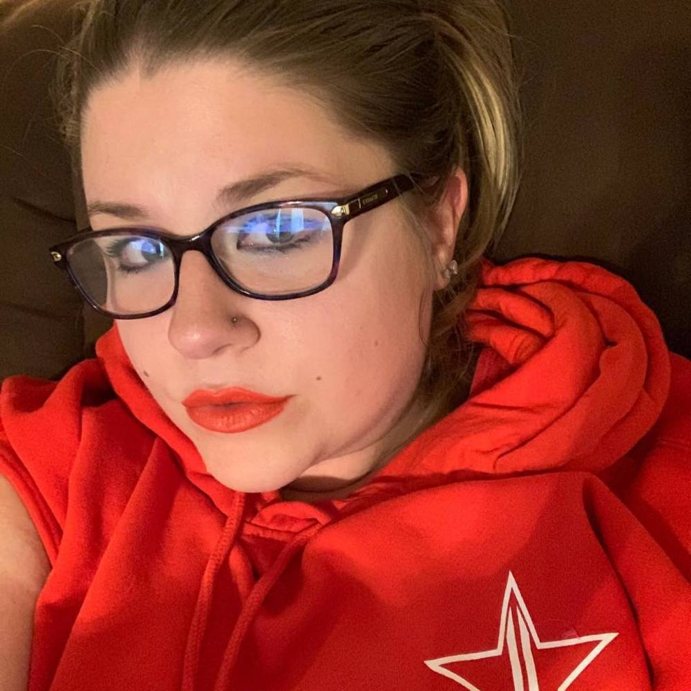 Meet your Posher, Justine I wear a 2xl-4xl